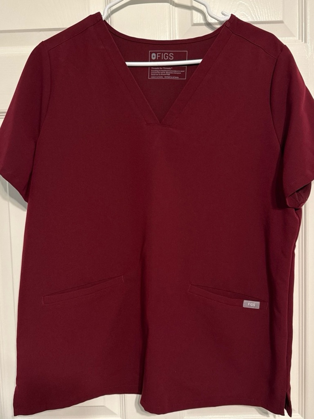 Figs Womenโs V-Neck Top in Burgundy